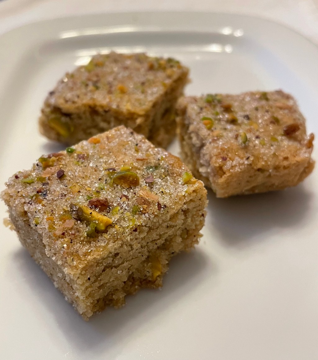 Chai Blondies with&nbsp;Pistachios